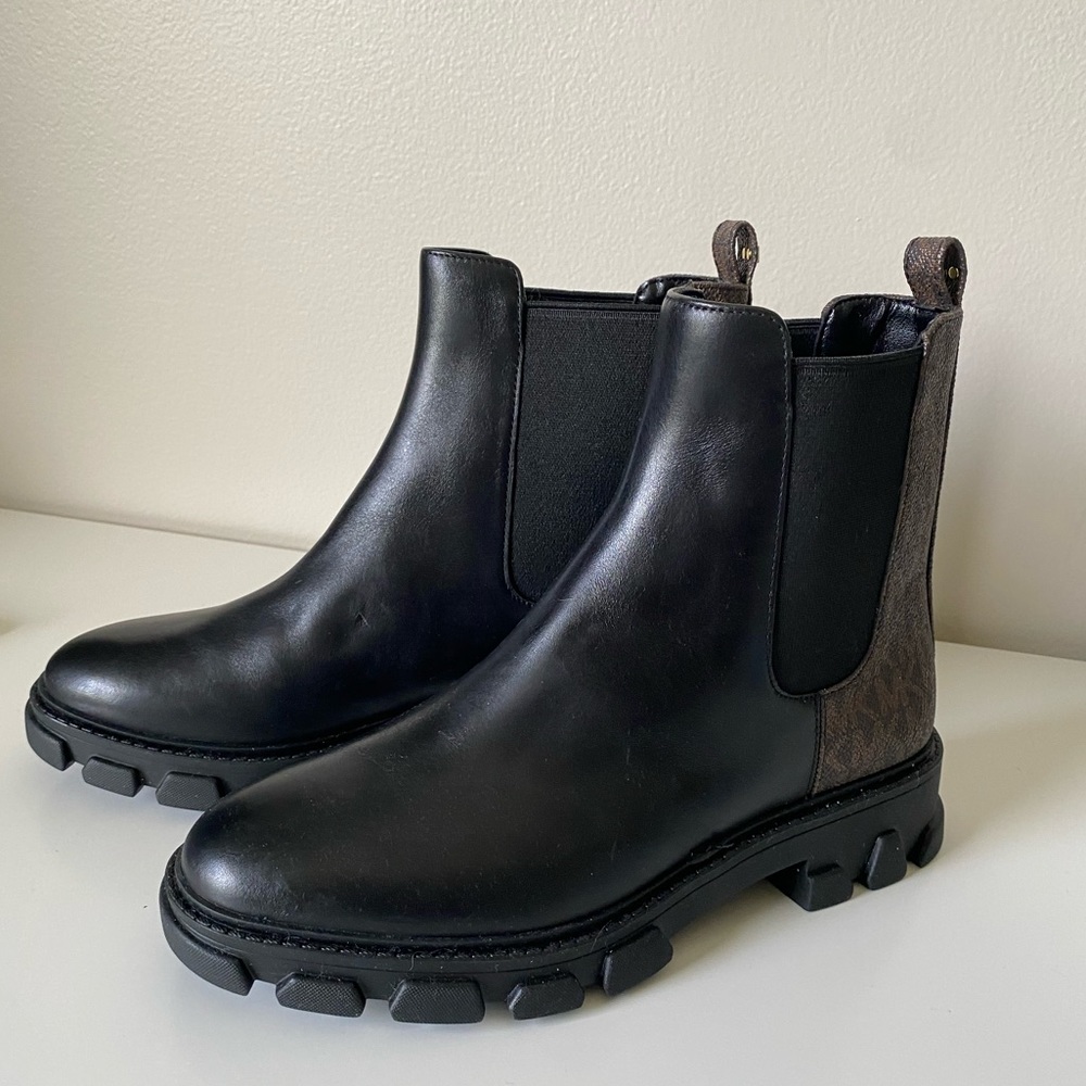 BRAND NEW! Michael Kors Ridley Chelsea boot. Never worn